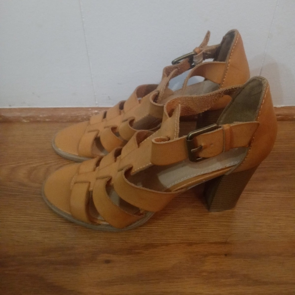 Report Tan Strappy Heels - Picture 4 of 11